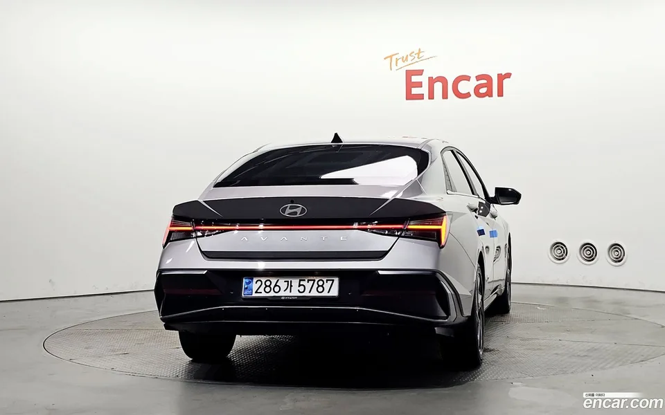 Hyundai Avante CN7 Hybrid 2023 — thumbnail 4