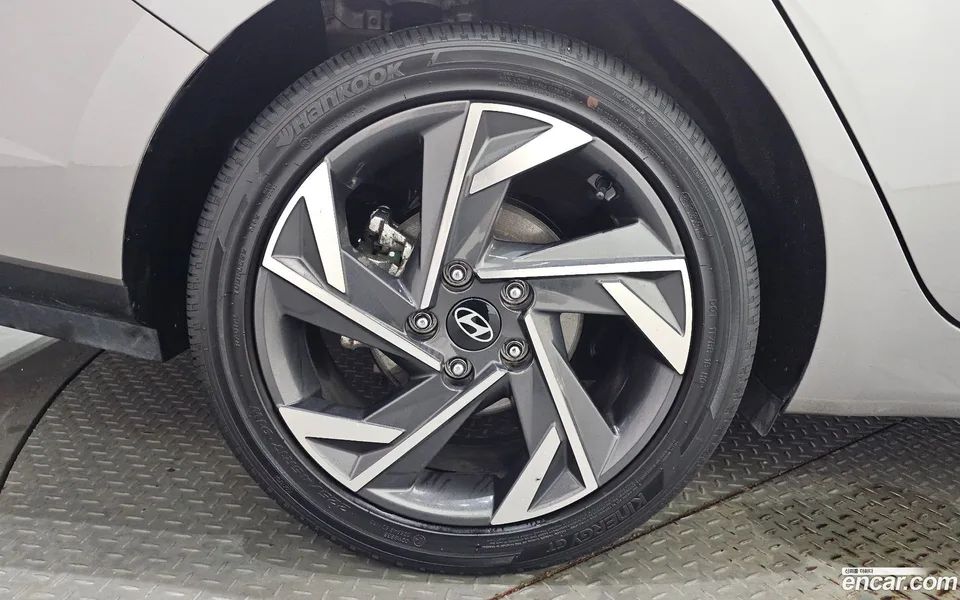 Hyundai Avante CN7 Hybrid 2023 — thumbnail 5