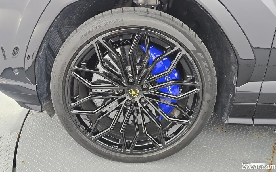 Lamborghini Urus 4.0 V8 SE 2025 — thumbnail 5