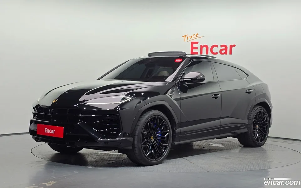 Lamborghini Urus 4.0 V8 SE 2025 — photo 1, buy with delivery to Moscow