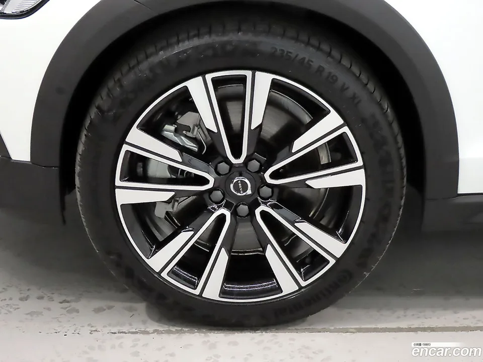 Volvo V60 Cross Country B5 AWD 2026 — thumbnail 2