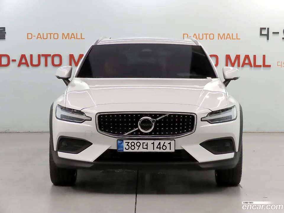Volvo V60 Cross Country B5 AWD 2026 — thumbnail 3