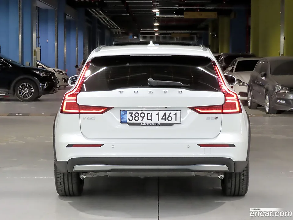 Volvo V60 Cross Country B5 AWD 2026 — thumbnail 4