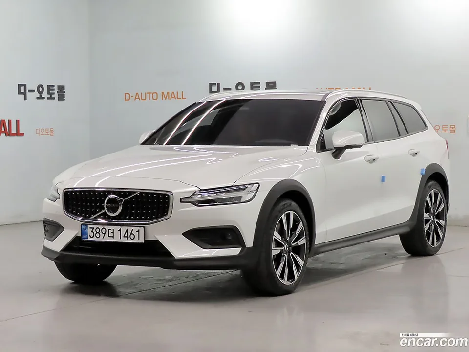 Volvo V60 Cross Country B5 AWD 2026 — photo 1, buy with delivery to Moscow