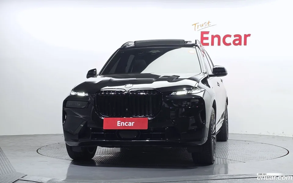 BMW X7 xDrive 40i 7 2025 — thumbnail 3
