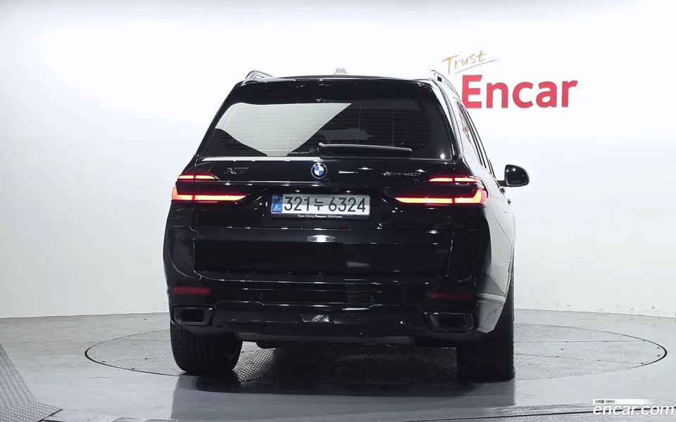 BMW X7 xDrive 40i 7 2025 — thumbnail 4