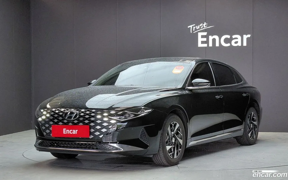 Hyundai Grandeur IG Hybrid 2022 — photo 1, buy with delivery to Moscow