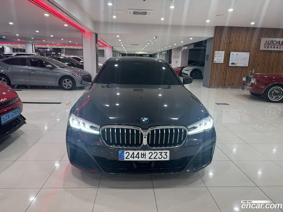 BMW 5 Series 520i M 2023 — thumbnail 3