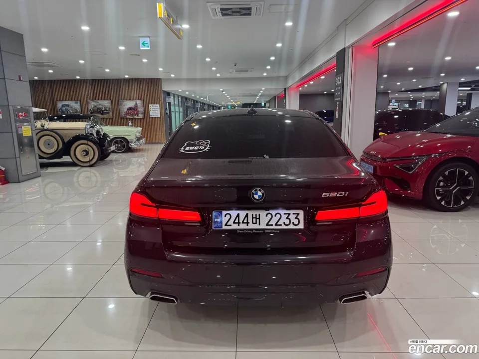 BMW 5 Series 520i M 2023 — thumbnail 4