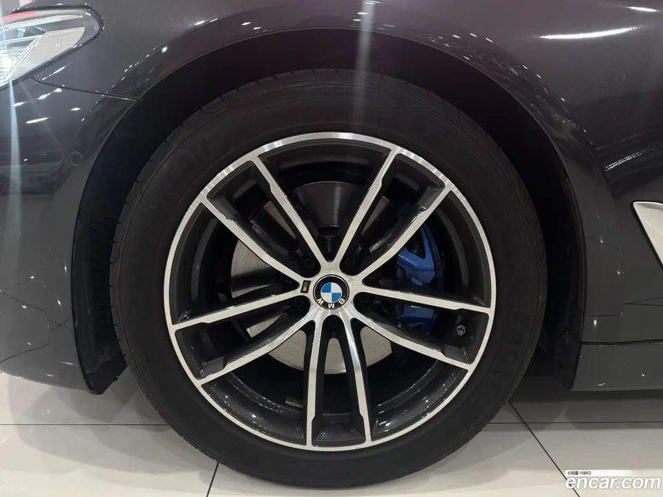 BMW 5 Series 520i M 2023 — thumbnail 5