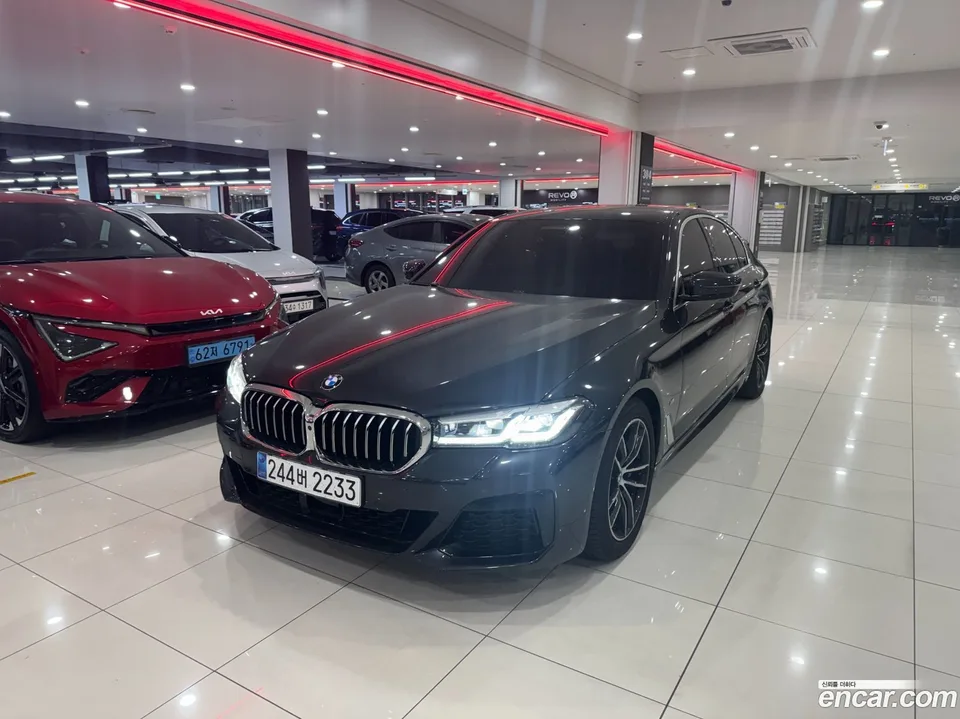 BMW 5 Series 520i M 2023 — photo 1, buy with delivery to Moscow