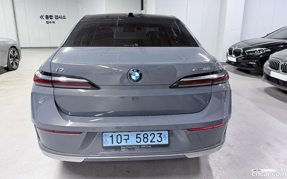 BMW i7 xDrive 60 2023 — thumbnail 5
