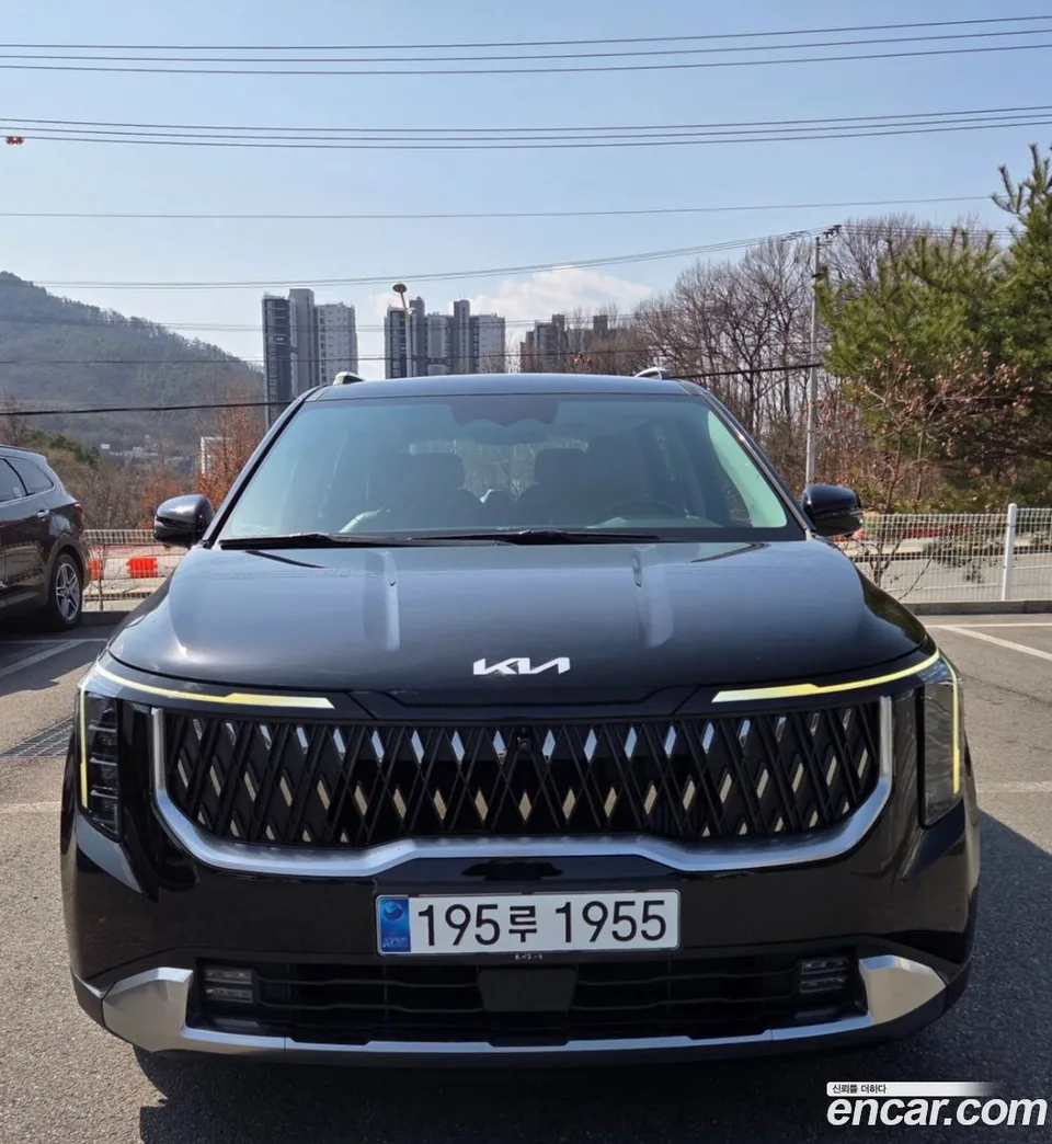 Kia Carnival 7 2023 — thumbnail 3