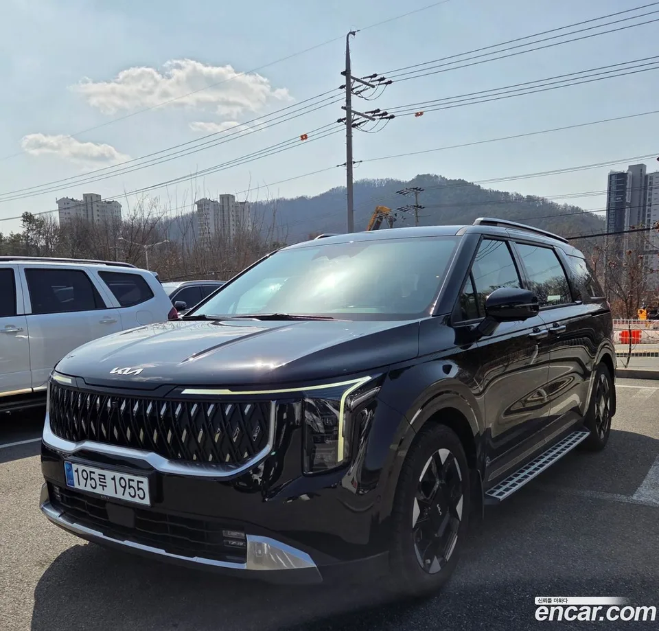 Kia Carnival 7 2023 — photo 1, buy with delivery to Moscow