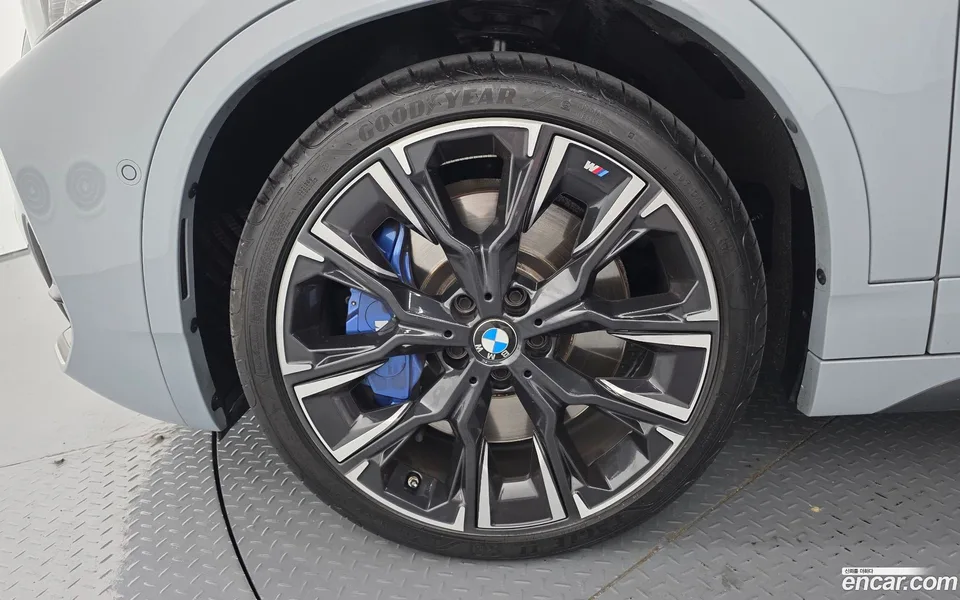 BMW X2 xDrive M35i 2023 — thumbnail 2