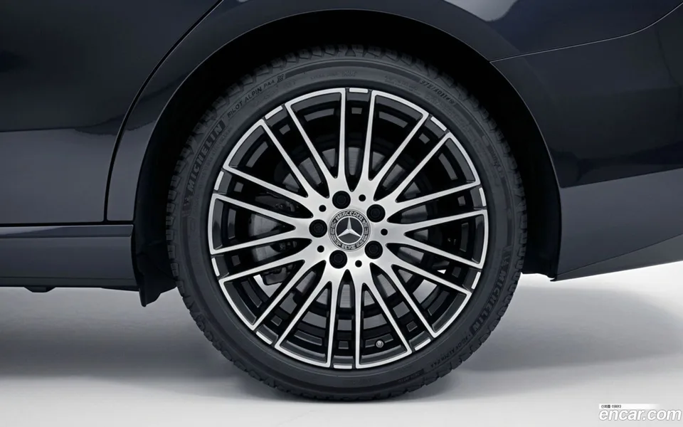 Mercedes-Benz C-Class C200 2022 — thumbnail 5