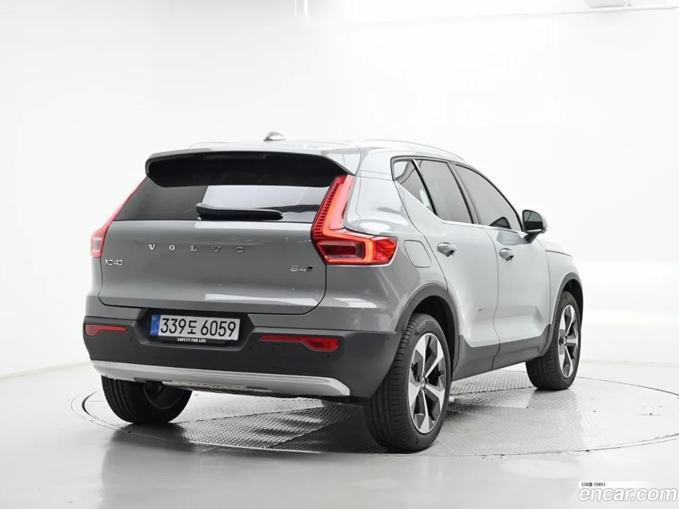 Volvo XC40 B4 2026 — thumbnail 2