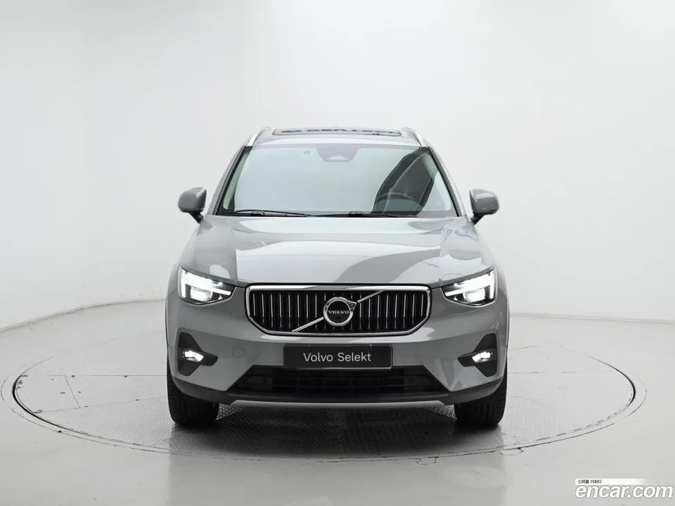 Volvo XC40 B4 2026 — thumbnail 3