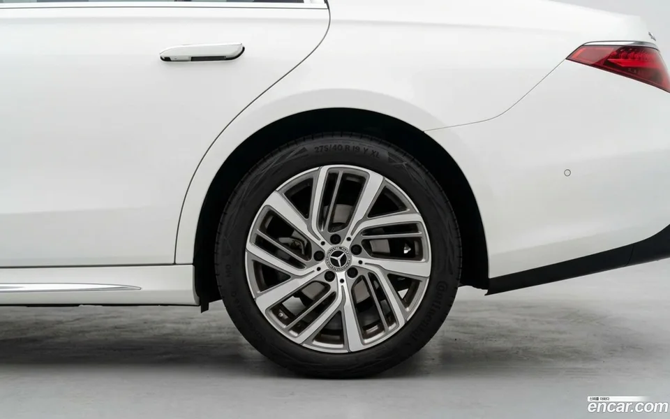 Mercedes-Benz E-Class E220d 4MATIC 2024 — thumbnail 5