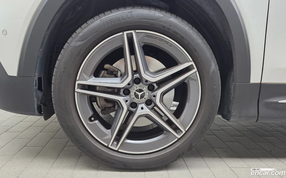 Mercedes-Benz GLB-Class GLB250 4MATIC 2023 — thumbnail 2