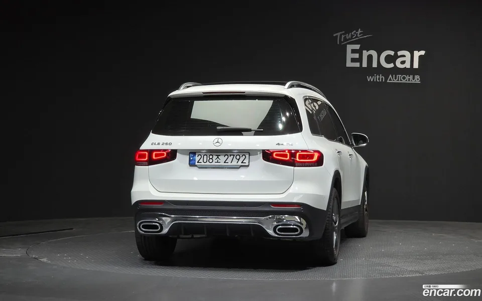 Mercedes-Benz GLB-Class GLB250 4MATIC 2023 — thumbnail 4