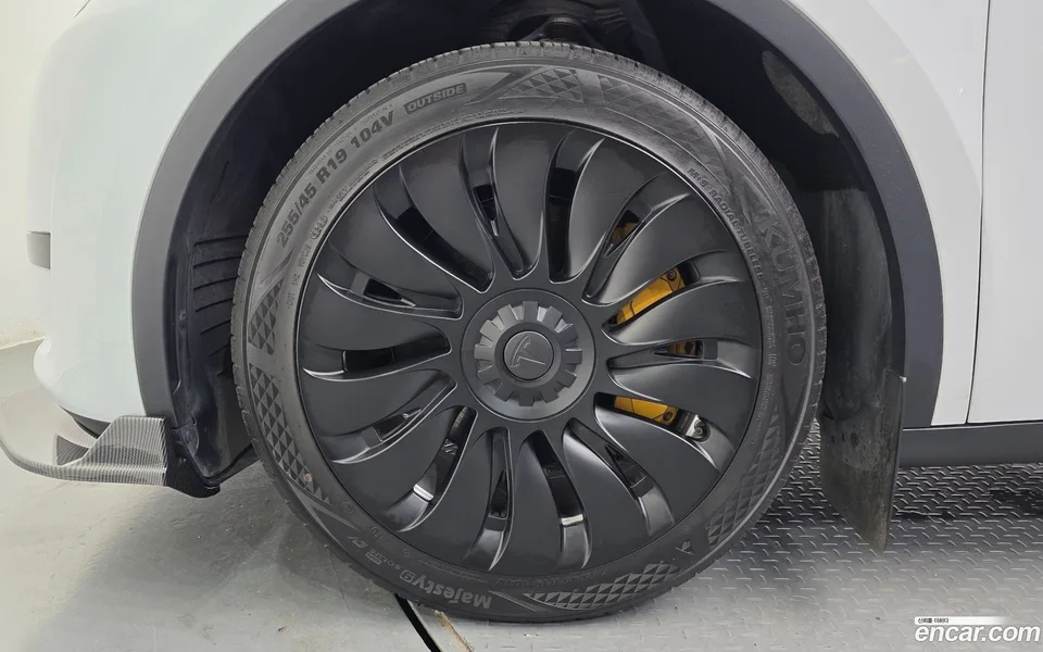 Tesla Model Y RWD 2024 — thumbnail 2