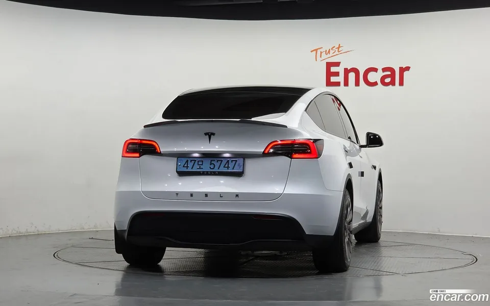 Tesla Model Y RWD 2024 — thumbnail 4