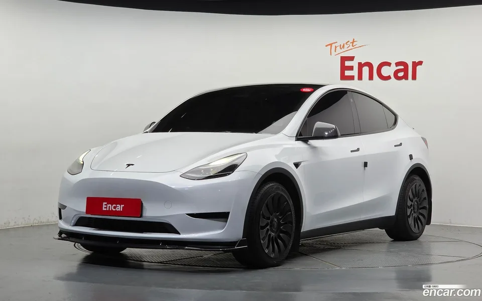 Tesla Model Y RWD 2024 — photo 1, buy with delivery to Moscow