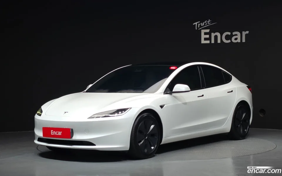 Tesla Model 3 AWD 2024 — photo 1, buy with delivery to Moscow
