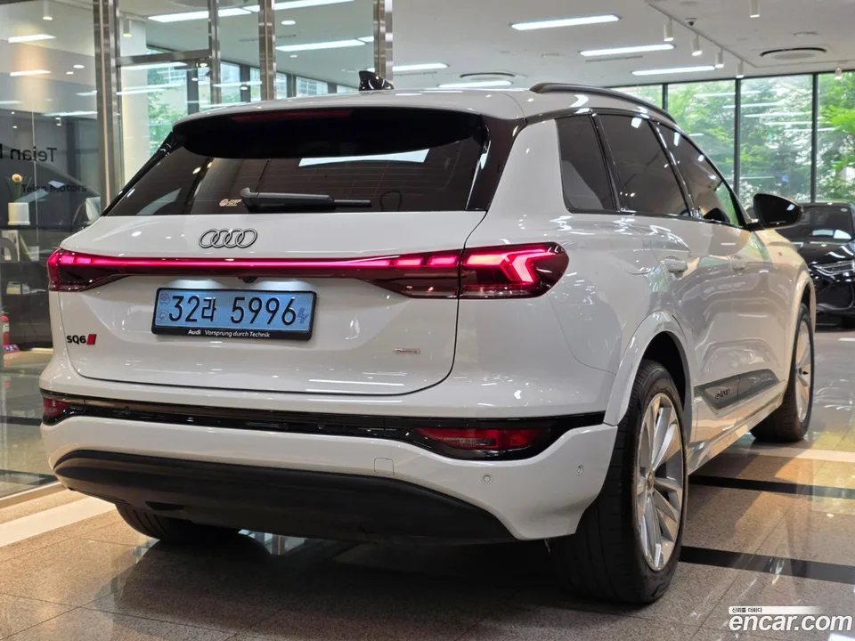 Audi Q6 e- 2025 — thumbnail 2