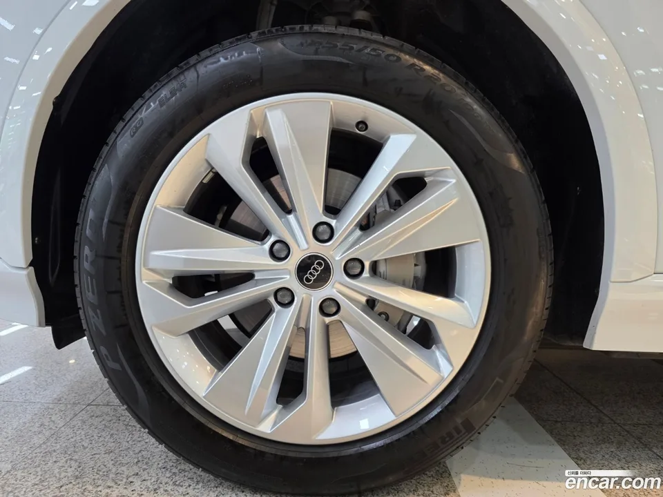 Audi Q6 e- 2025 — thumbnail 5