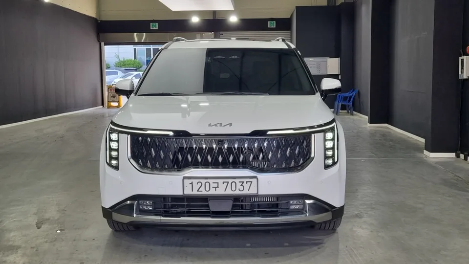 Kia Carnival 9 2024 — thumbnail 3