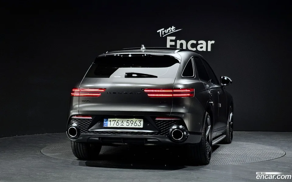 Genesis GV70 2.5T 2WD 2023 — thumbnail 4