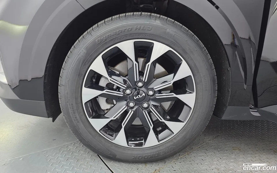 Kia Carnival 9 2023 — thumbnail 2