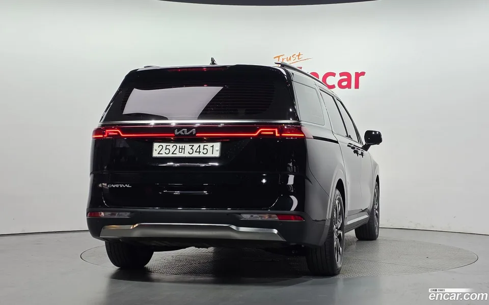 Kia Carnival 9 2023 — thumbnail 4