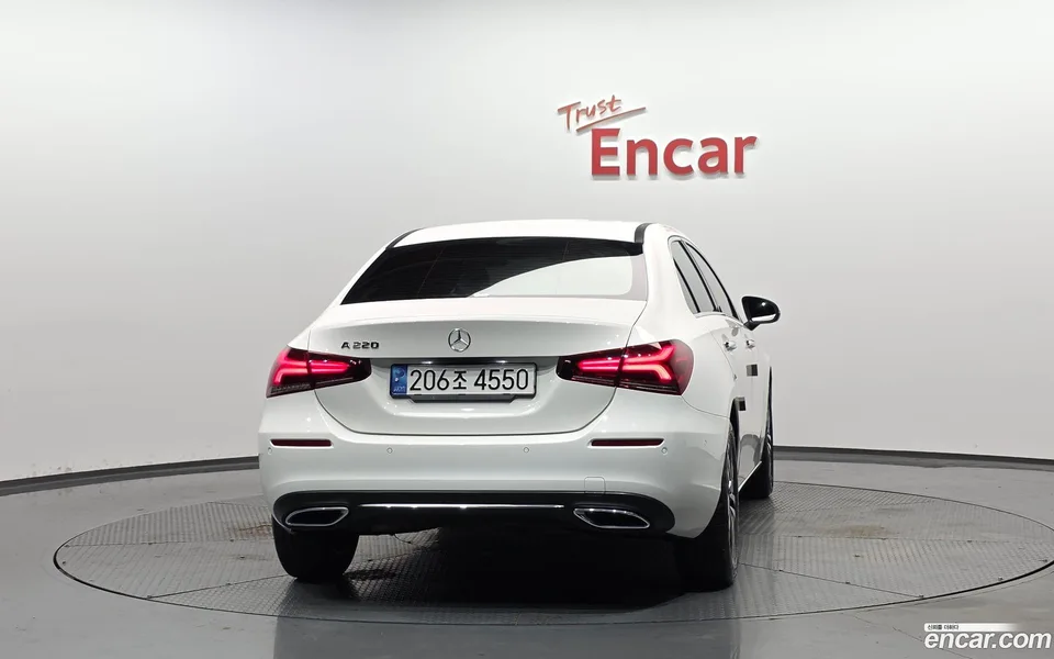 Mercedes-Benz A-Class A220 2022 — thumbnail 4