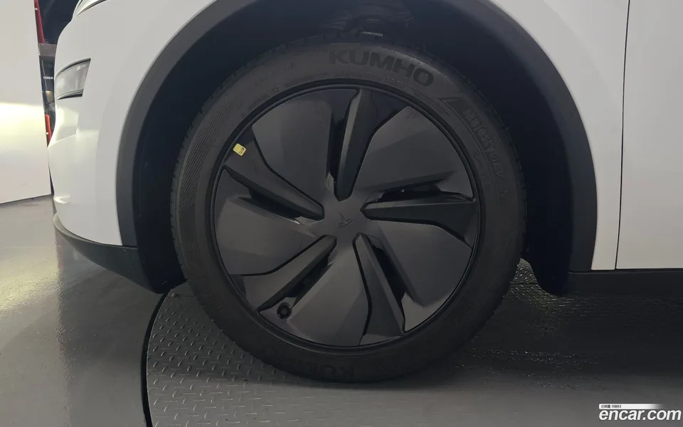 Tesla Model Y RWD 2025 — thumbnail 2