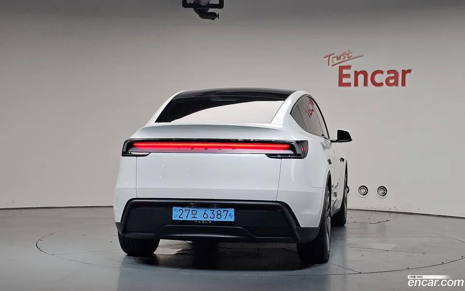 Tesla Model Y RWD 2025 — thumbnail 4