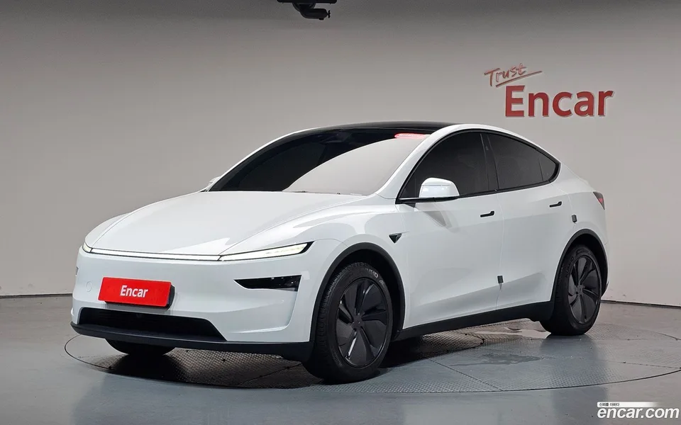 Tesla Model Y RWD 2025 — photo 1, buy with delivery to Moscow