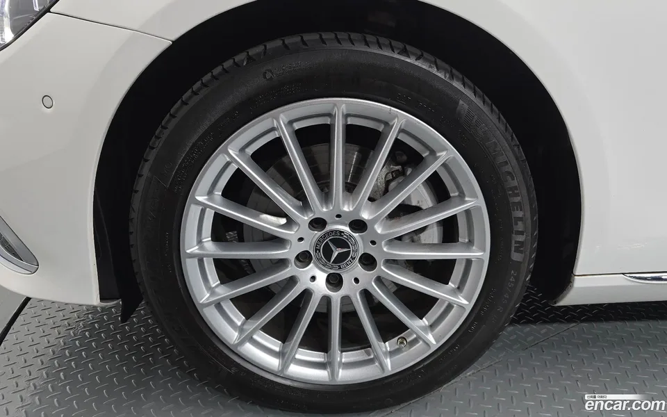 Mercedes-Benz E-Class E250 2022 — thumbnail 5