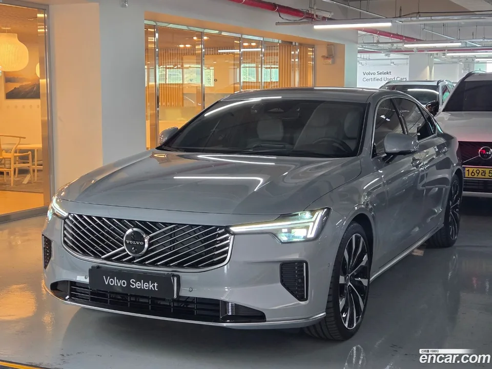 Volvo S90 B5 2026 — photo 1, buy with delivery to Moscow