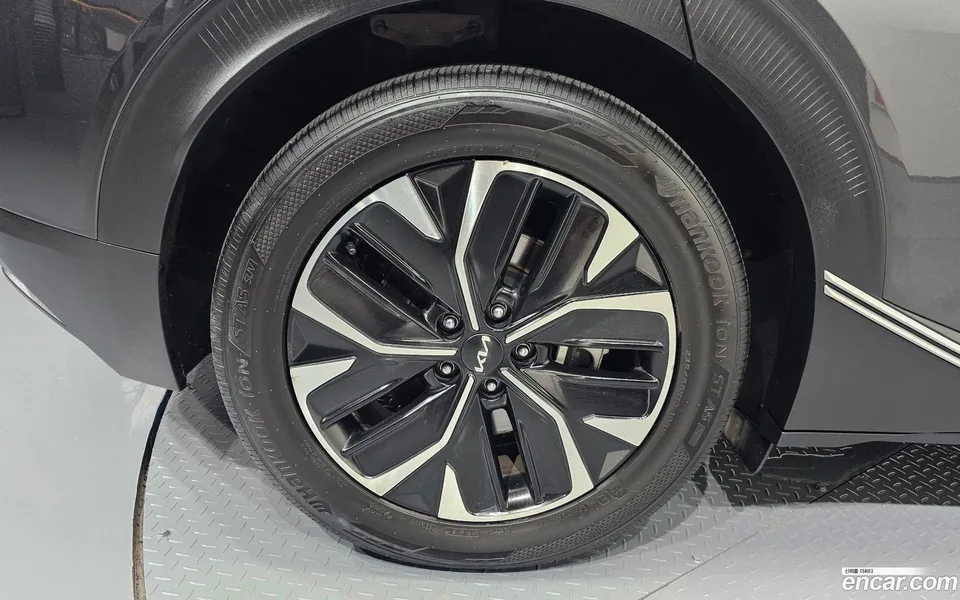 Kia EV6 2023 — thumbnail 2