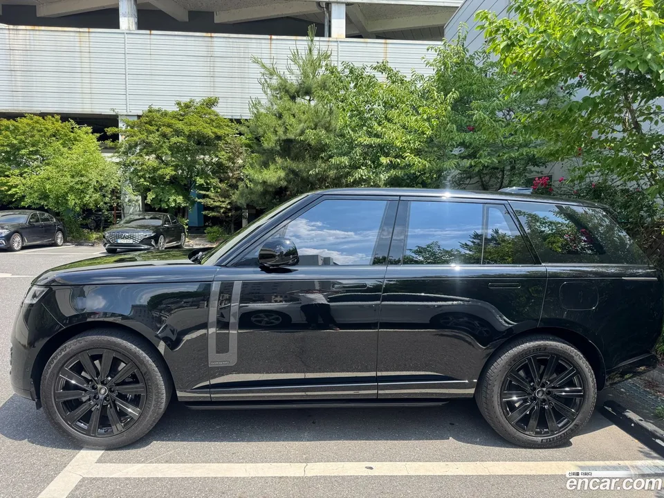 Land Rover Range Rover P550E AB 2025 — thumbnail 3