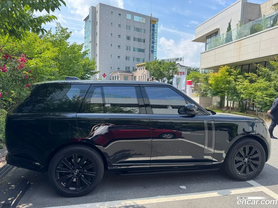 Land Rover Range Rover P550E AB 2025 — thumbnail 4