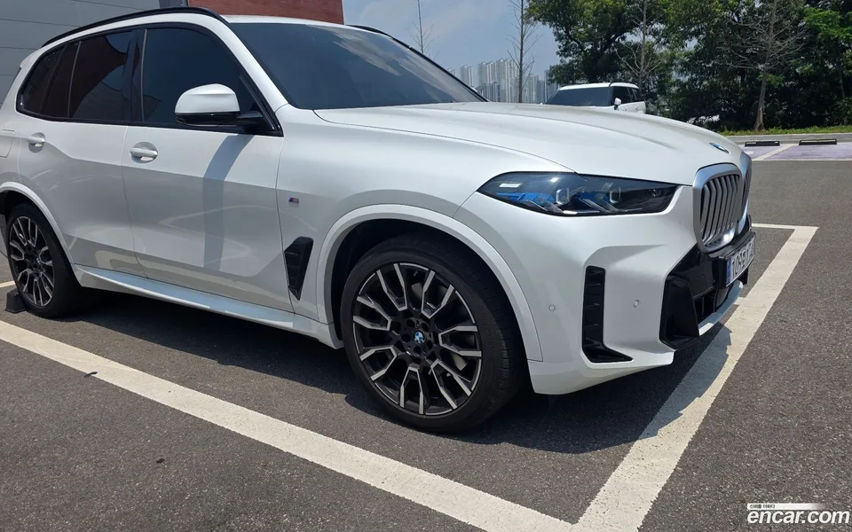 BMW X5 xDrive 40i M 2025 — thumbnail 2