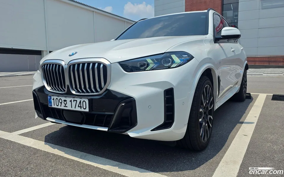 BMW X5 xDrive 40i M 2025 — photo 1, buy with delivery to Moscow