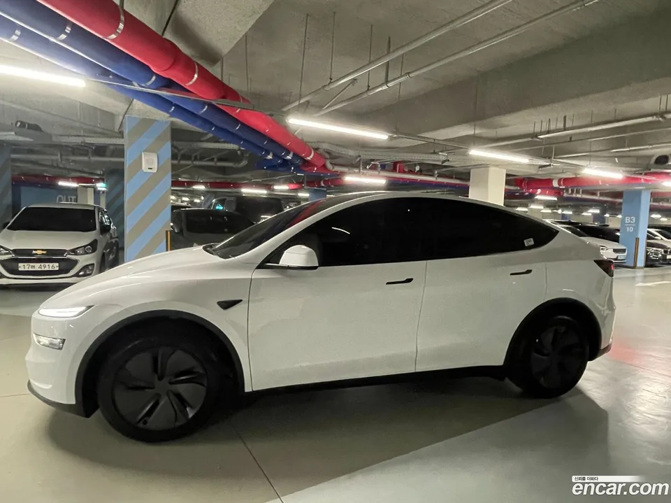 Tesla Model Y RWD 2026 — thumbnail 3
