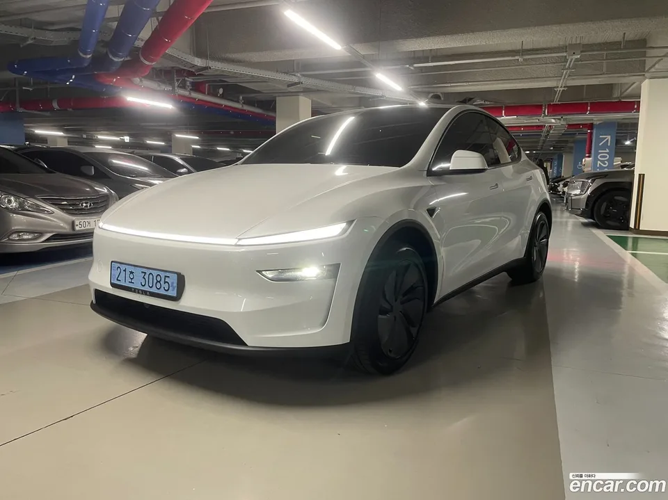 Tesla Model Y RWD 2026 — photo 1, buy with delivery to Moscow