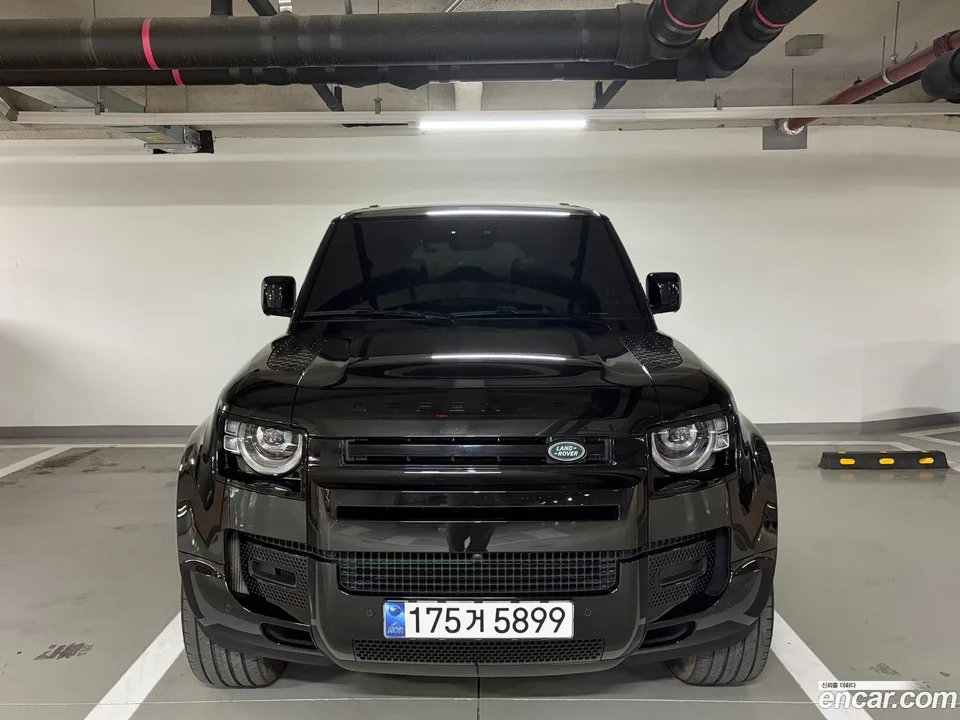 Land Rover Defender 110 P300 X- SE 2024 — photo 1, buy with delivery to Moscow