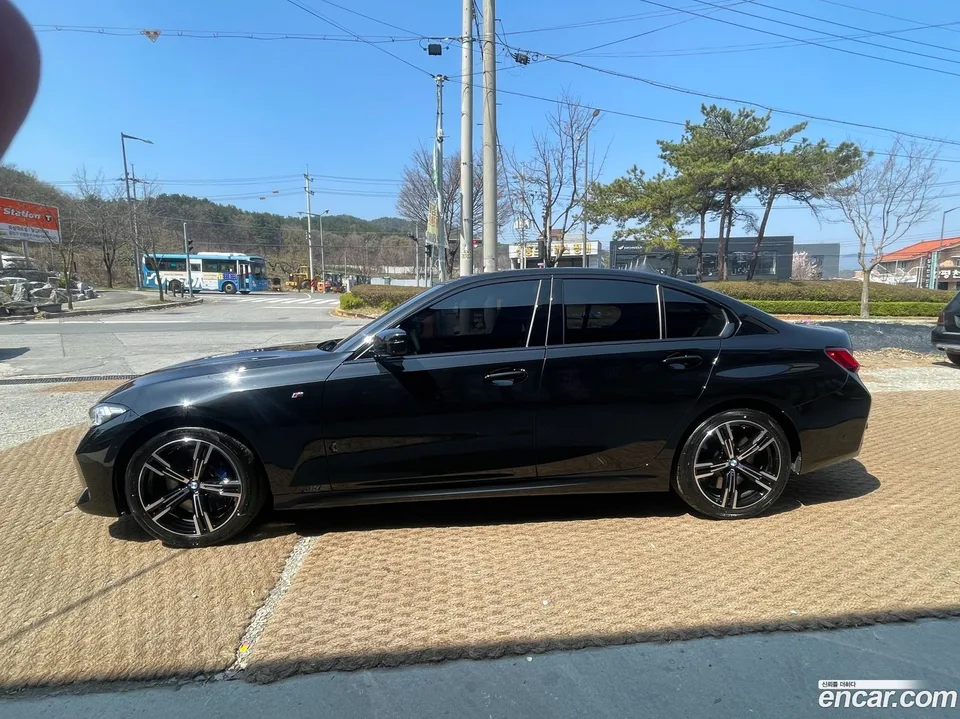 BMW 3 Series 320i M 2026 — thumbnail 2